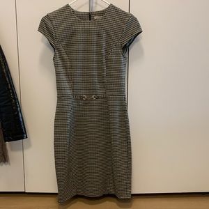 H&M Black/White Houndstooth Dress (mid-length), Size US 2. (Capped sleeve)